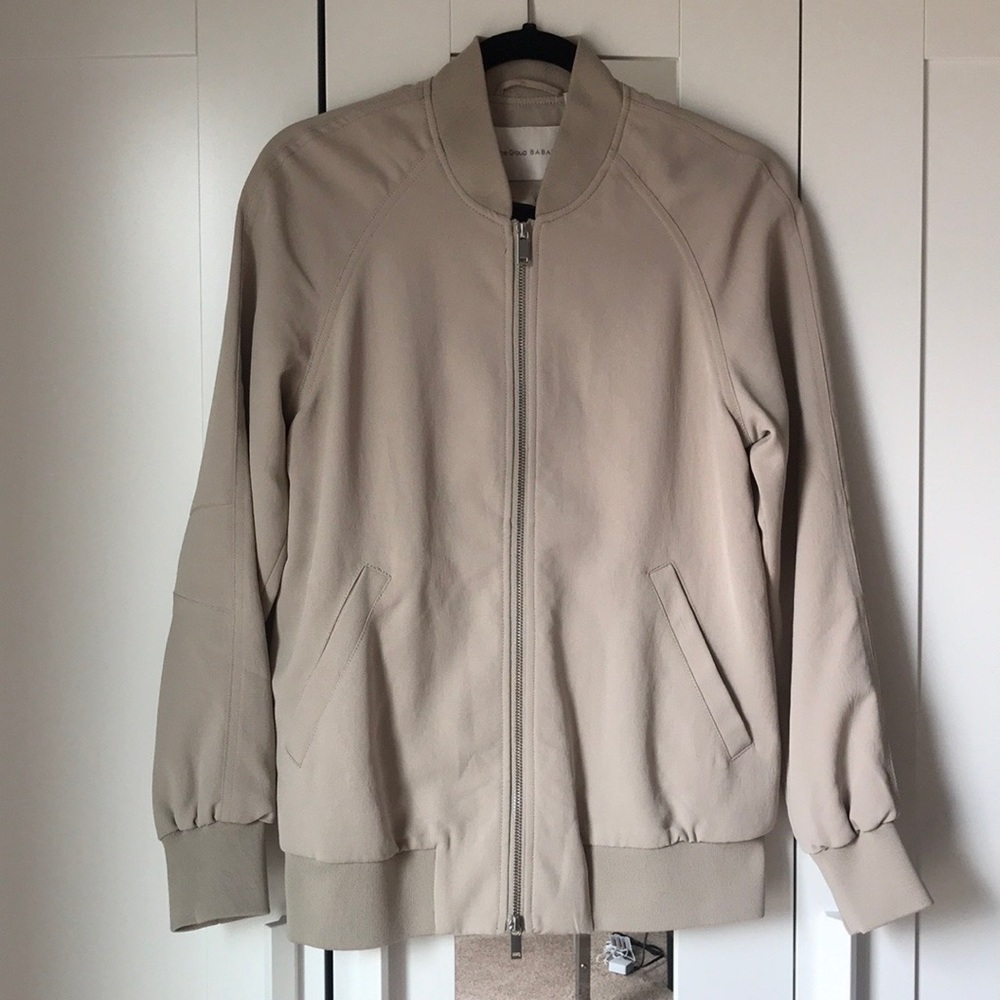 NWOT Aritzia The Group Liebling Bomber Jacket in Modern Taupe - Picture 2 of 4